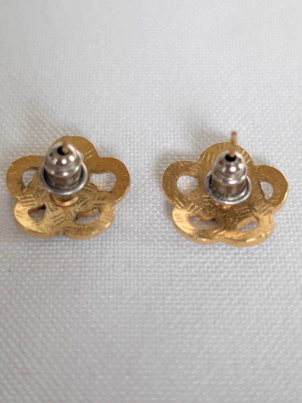 Vintage Gold Tone Cloisonné Flower Pattern Stud Earrings - Picture 5 of 7
